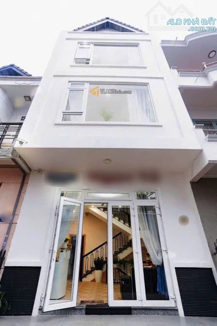CẦN BÁN GẤP KHÁCH SẠN 10P ĐƯỜNG TRẦN PHÚ, P3, ĐÀ LẠT