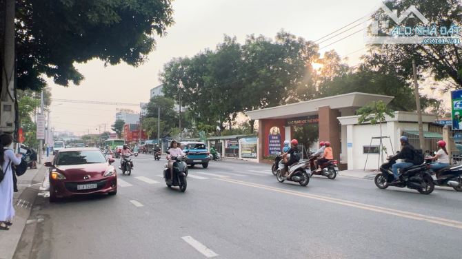 Hot - Bán nhà 401m2 C4 3PN + 11 phòng trọ, ngang khủng 13,2m, Lái Thiêu chỉ 21tr/m2
