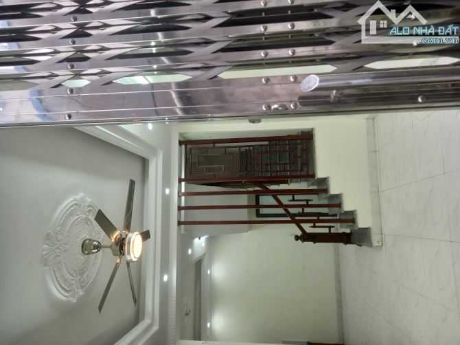 Nhà 3 tầng còn rất mới ngõ Đoàn Trần Nghiệp