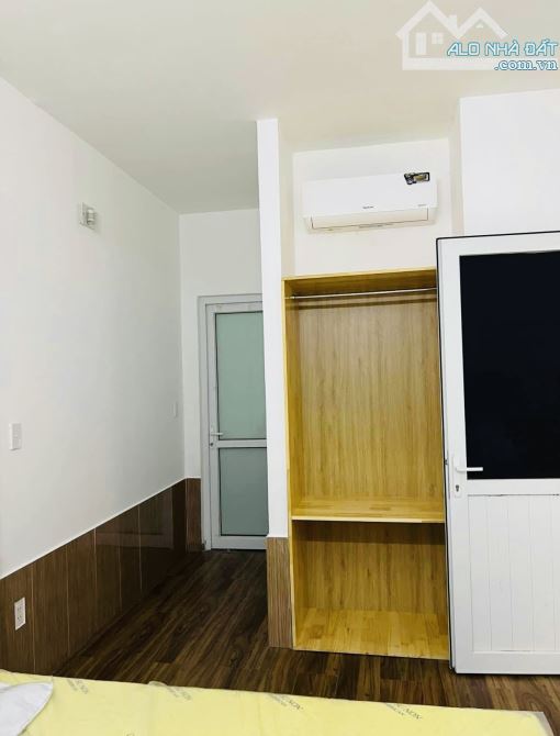HÀNG XỊN KÈO THƠM KHU TRUNG TÂM HÀNH CHÍNH QUẬN GIÁP RANH QUẬN 1 GẦN 70M2 - MẶT HẼM XE HƠI - 10