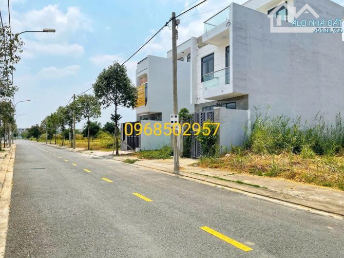Đất nằm gần vòng xoay Hòa Long mới, cách QL56 chưa tới 300m. - 1