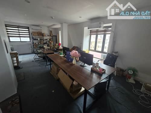 Phân lô Trần Vỹ - Lô góc DT 50/ 70 m2 x 7 tầng , mt 14.7 - Giá 23.8 tỷ - 1