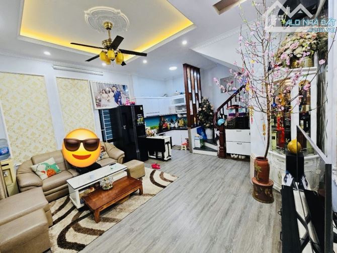 Phạm Văn Đồng-Lô Góc 3 Thoáng -Cách Mặt Phố Chỉ 30m -35m .6 Tầng .4 Ngủ. Giá 7,3 Tỷ - 1