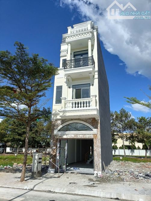 👉  chính chủ gửi bán nhà 1 trệt 2 lầu tân đông hiệp dĩ an bình dương 4 tỷ 100 triệu - 1