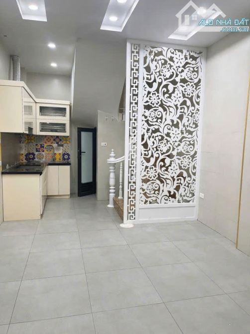 Bán Gấp Nhà Nghi Tàm 30m2, 5 tầng chỉ 7.1 tỷ, trước nhà 6m, ngõ thông, kinh doanh - 1