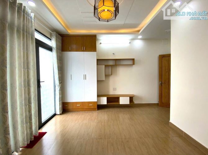 Nguyên căn Nguyễn Thái Bình phường 4 quận Tân Bình 4.18mx12m, 4 tầng mới giá 22 triệu/thg - 1