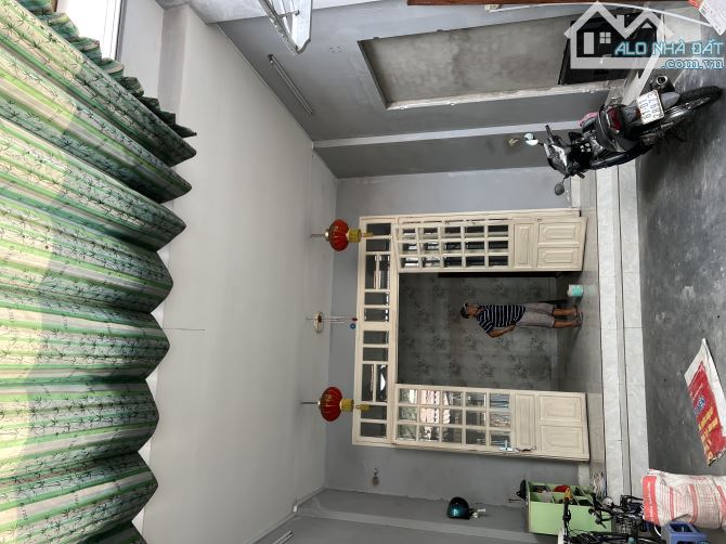 Bán nhà cấp 4 hẻm xe tải tránh nhau 2 đầu. 4 x 20 = 80m2. 6.8 tỷ - 1
