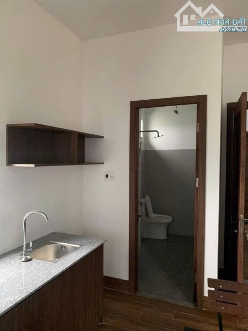 Bán tòa căn hộ 6 tầng thang máy Dòng tiền 40tr/ tháng ngay cổng trường đại học FPT. - 1
