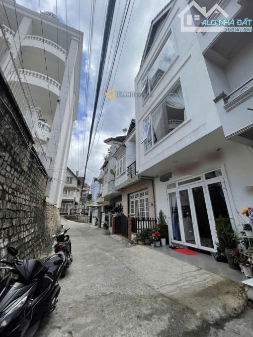 CẦN BÁN GẤP KHÁCH SẠN 10P ĐƯỜNG TRẦN PHÚ, P3, ĐÀ LẠT - 1