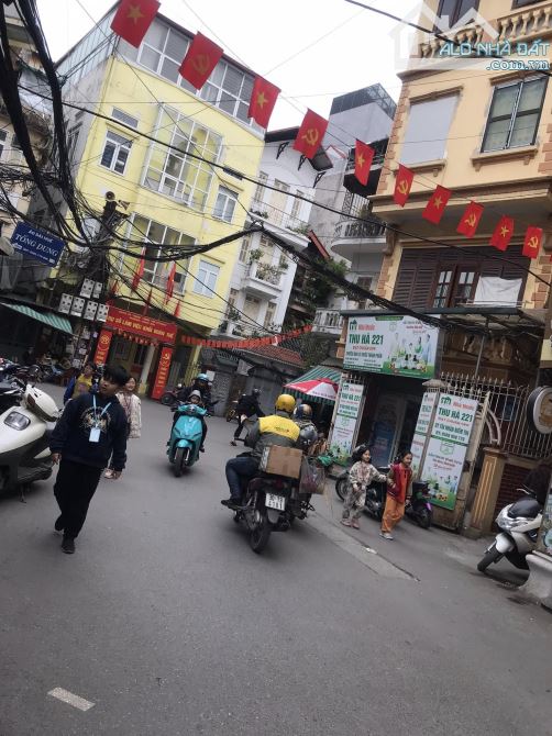 Bán nhà ngõ 221 Tôn Đức thắng, DT 66m, 7 tầng thang máy, MT 8m, giá 15.2tỷ.