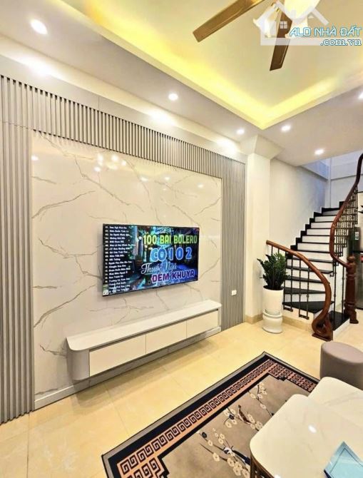 NHÀ ĐẸP khu Cổ Nhuế 30m2 5 tầng giá 5.5 tỷ - 2
