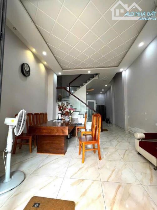 BÁN GẤP NHÀ PHƯỜNG 5, Q.3 (GIÁ 3tỷ3/55m2) - 2