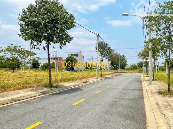 Đất nằm gần vòng xoay Hòa Long mới, cách QL56 chưa tới 300m. - 2