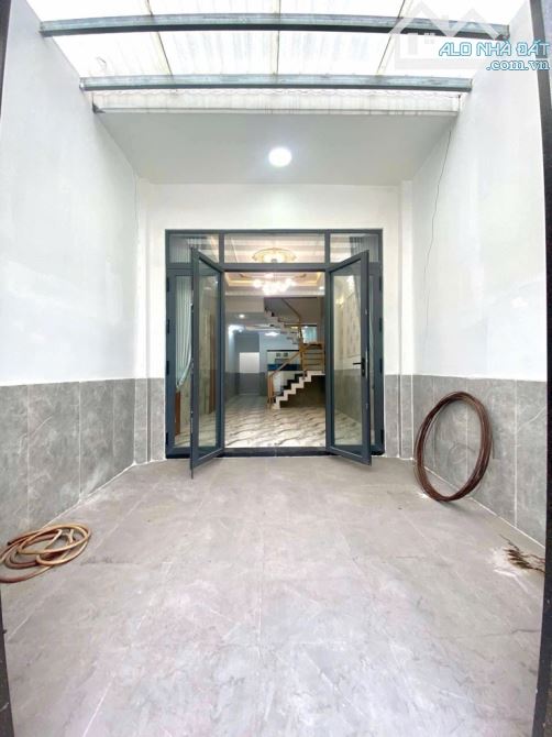 THẠNH XUÂN - GẦN CHỢ MINH PHÁT HẺM VIP 8M - NHÀ ĐẸP LUNG LINH - 4X18M - 3 TẦNG - 2