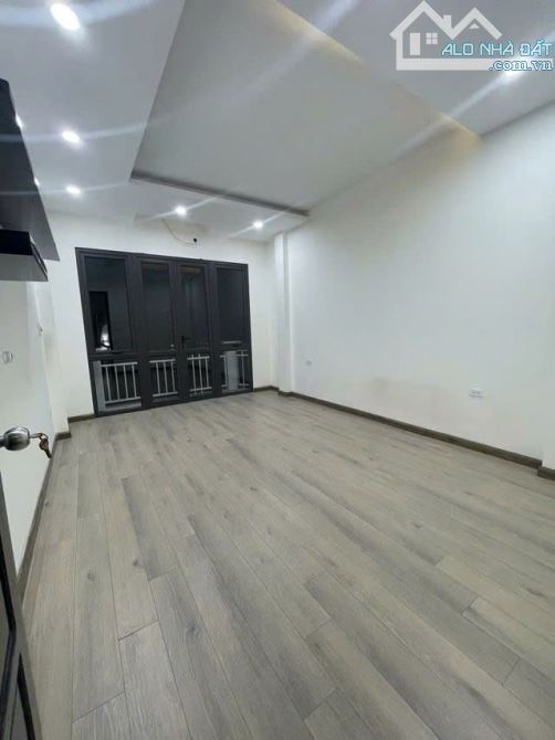 Bán Gấp Nhà Nghi Tàm 30m2, 5 tầng chỉ 7.1 tỷ, trước nhà 6m, ngõ thông, kinh doanh - 2