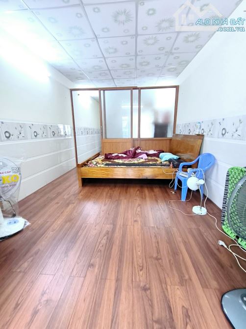 Nhà 3 Tầng gần Biển Quy Nhơn, đường Ngô Mây cạn rộng 5,5m, Giá chỉ Nhỉnh 2ty - 2