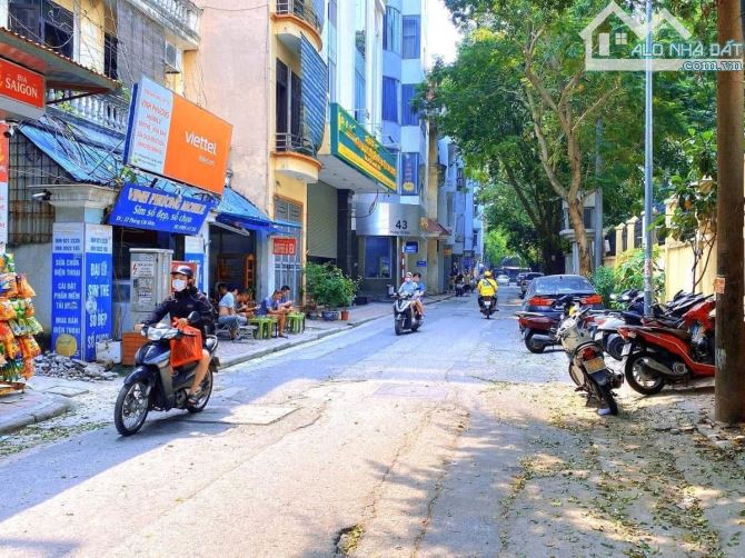 Bán gấp Toà Nhà Đẳng Cấp Nhất nhì phố Phùng Chí Kiên - Cầu Giấy. DT 251m2 x 9T. MT 11m. - 2