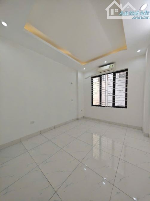 Chính chủ bán nhà Ỷ La Dương Nội mới xây 4 tầng dt: 40m2 giá 5,2 tỷ - 2