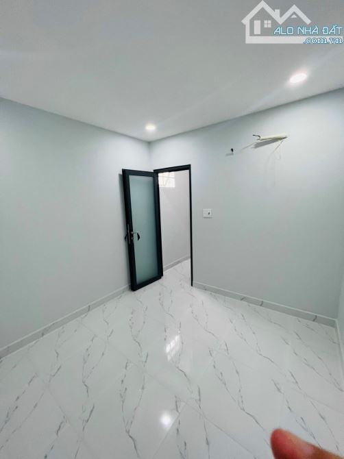 Bán Tòa nhà Mặt Tiền Đường Thương hiệu, Quận 7. DT = 252m2. Giá chỉ : 70 tỷ(TL) : - 2
