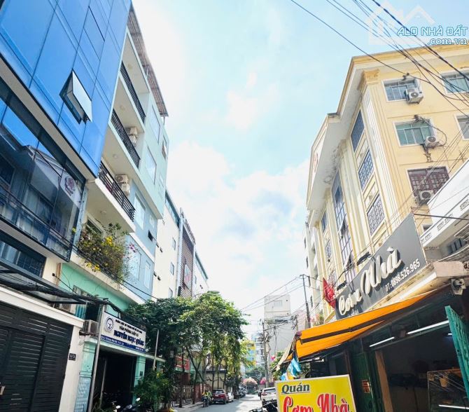 HÀNG XỊN KÈO THƠM KHU TRUNG TÂM HÀNH CHÍNH QUẬN GIÁP RANH QUẬN 1 GẦN 70M2 - MẶT HẼM XE HƠI - 3