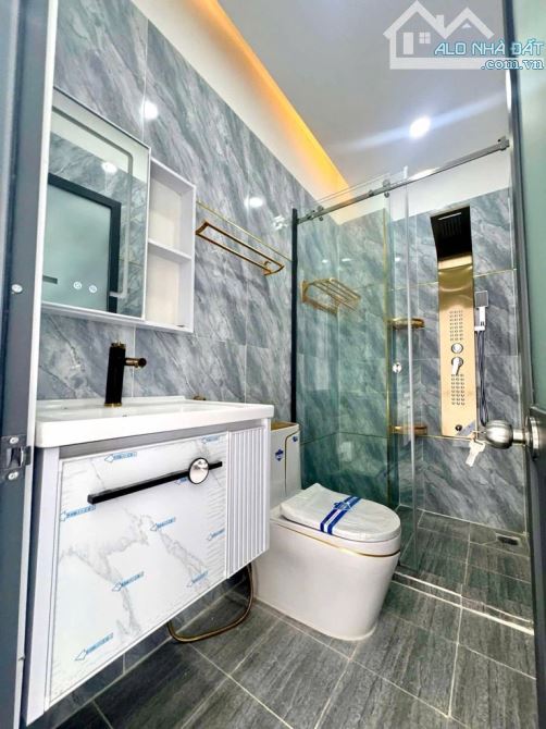 THẠNH XUÂN - GẦN CHỢ MINH PHÁT HẺM VIP 8M - NHÀ ĐẸP LUNG LINH - 4X18M - 3 TẦNG - 3