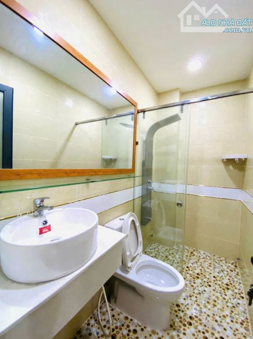 Nguyên căn Nguyễn Thái Bình phường 4 quận Tân Bình 4.18mx12m, 4 tầng mới giá 22 triệu/thg - 3