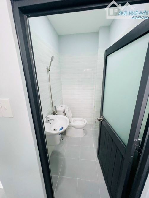 Bán Tòa nhà Mặt Tiền Đường Thương hiệu, Quận 7. DT = 252m2. Giá chỉ : 70 tỷ(TL) : - 3