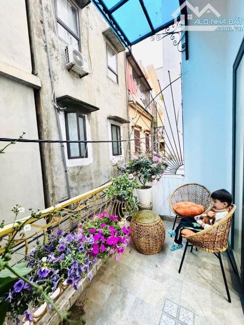 ĐẠI TỪ NHÀ ĐẸP Ở NGAY - 2 THOÁNG - Ô TÔ ĐỖ CỬA - CỰC GẦN PHỐ - 4