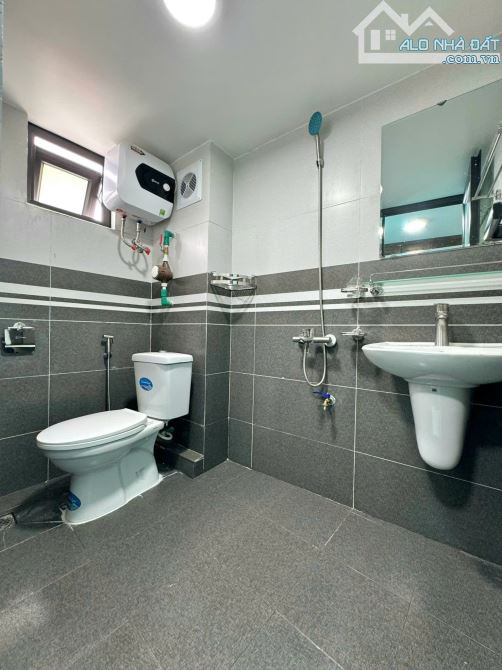 GÀ ĐẺ TRỨNG VÀNG-ÔTÔ TẢI ĐỖ CỬA-Phố Tân Triều 132m/9T Thang máy, MT 10m 35 Tỷ - 4
