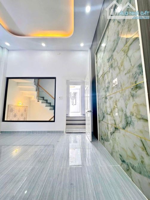 THẠNH XUÂN - GẦN CHỢ MINH PHÁT HẺM VIP 8M - NHÀ ĐẸP LUNG LINH - 4X18M - 3 TẦNG - 4