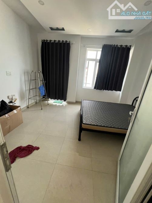 Bán nhà 3 tầng đúc BTCT 65m2 Lê Trọng Tấn ngay Đại Học Công Thương chỉ 5.6T - 4