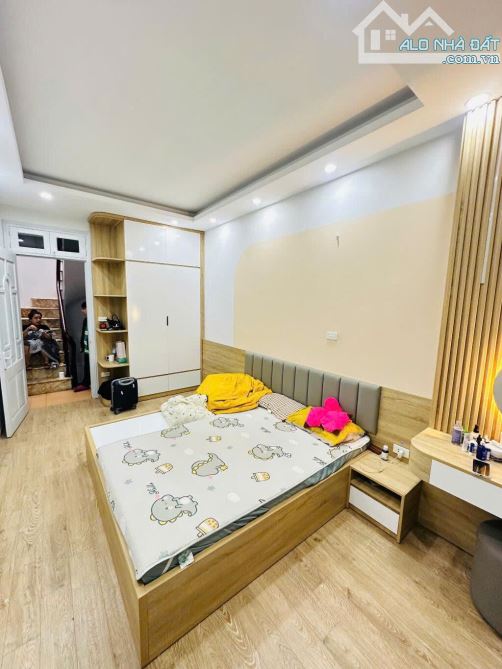 NHÀ HOÀNG QUỐC VIỆT - NGÕ Ô TÔ - 26M² - 5 TẦNG - KINH DOANH - AN NINH TỐT - GIÁ 6.35 TỶ - 4