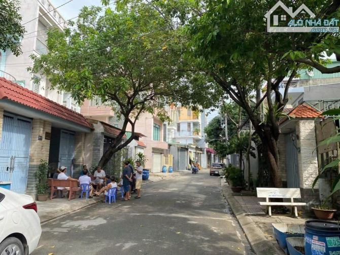 Bán nhà cấp 4 hẻm xe tải tránh nhau 2 đầu. 4 x 20 = 80m2. 6.8 tỷ - 4