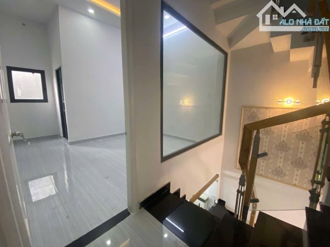 THẠNH XUÂN - GẦN CHỢ MINH PHÁT HẺM VIP 8M - NHÀ ĐẸP LUNG LINH - 4X18M - 3 TẦNG - 5