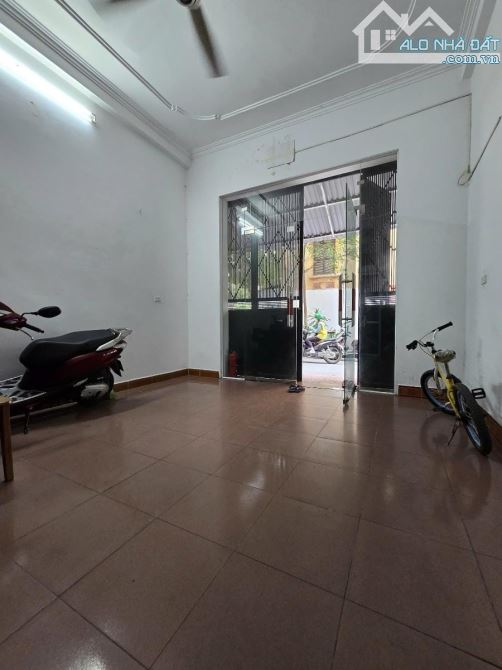 Bán nhà Mạc thái tổ, ô tô tránh, ô tô vào nhà, kinh doanh sầm uất. Diện tích 105m2 - 5