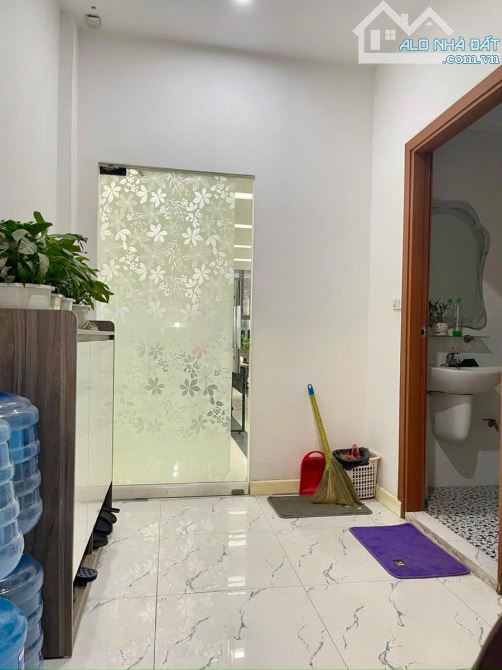 Mặt Phố Yên Lãng - vỉa hè 3m - kinh doanh sầm uất - 4 tầng - 10.3 Tỷ - 6