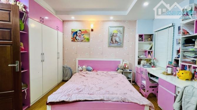 Phạm Văn Đồng-Lô Góc 3 Thoáng -Cách Mặt Phố Chỉ 30m -35m .6 Tầng .4 Ngủ. Giá 7,3 Tỷ - 6
