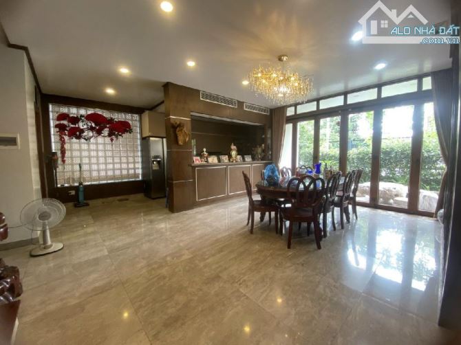 SIÊU ĐẸP - BIỆT THỰ - SÂN VƯỜN RỘNG - ĐƯỜNG Ô TÔ TRÁNH - Ô TÔ VÀO NHÀ - CÁCH ĐƯỜNG NGUYỄN - 6