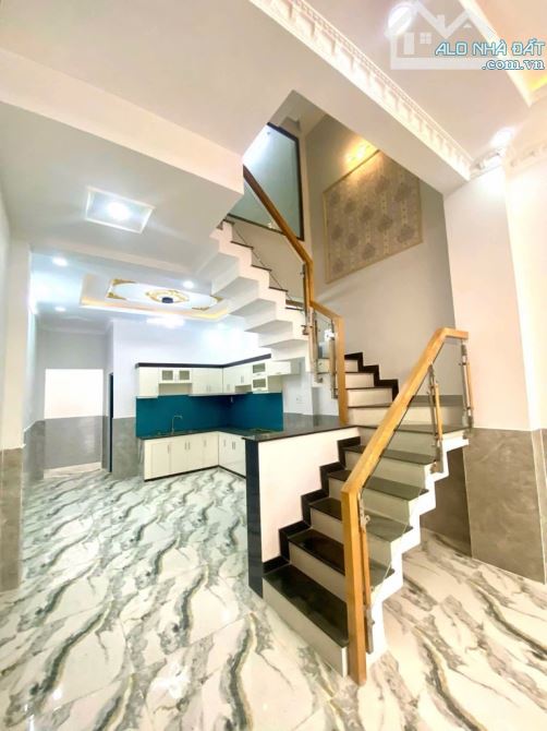 THẠNH XUÂN - GẦN CHỢ MINH PHÁT HẺM VIP 8M - NHÀ ĐẸP LUNG LINH - 4X18M - 3 TẦNG - 7