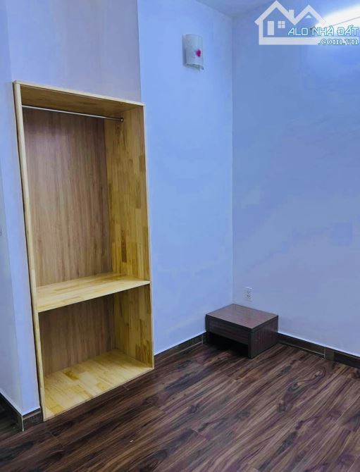 HÀNG XỊN KÈO THƠM KHU TRUNG TÂM HÀNH CHÍNH QUẬN GIÁP RANH QUẬN 1 GẦN 70M2 - MẶT HẼM XE HƠI - 9