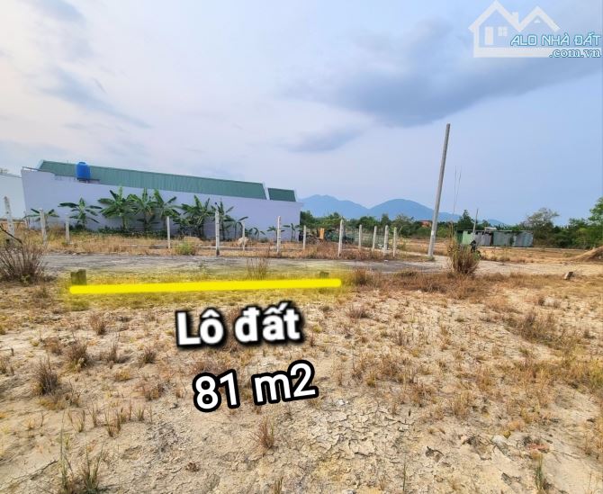 "Lô đất Diên An, Diên Khánh. Đường ô tô đi 6 mét. Từ Võ Nguyên Giáp rẽ đường vào khoảng 3