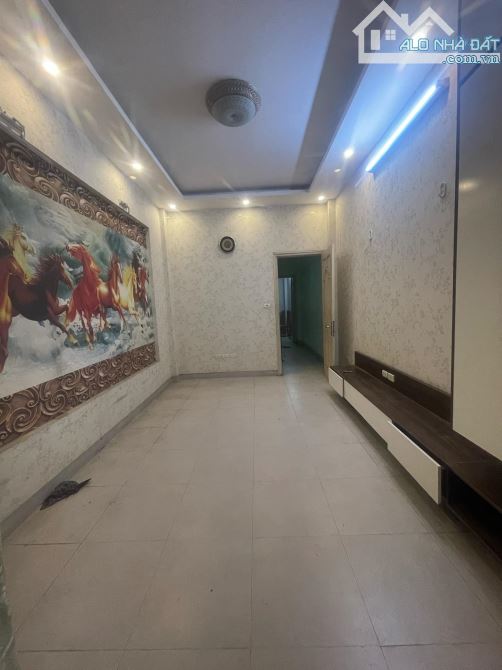 Bán nhà phố 8/3, Hai Bà Trưng, ô tô tránh, tiện kinh doanh 5 tầng 47 m2 giá 11.3 tỷ