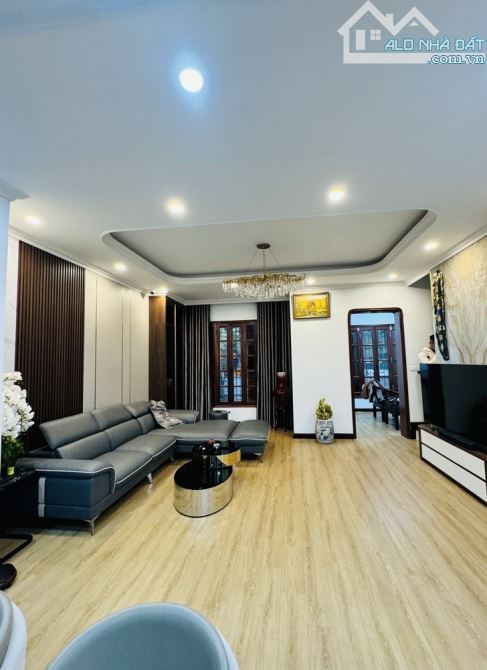 Nhà đẹp ở ngay Quang Tiến  42Mx 6T, MT 4M Thang Máy Ô TÔ gần, 7.2tỷ
