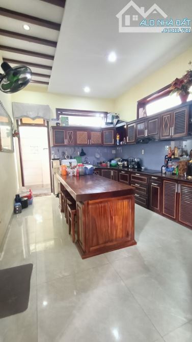 🔥 SIÊU PHẨM BIỆT THỰ ĐẲNG CẤP – THIẾT KẾ CỔ ĐIỂN & HIỆN ĐẠI – SÂN VƯỜN RỘNG – 200M²
