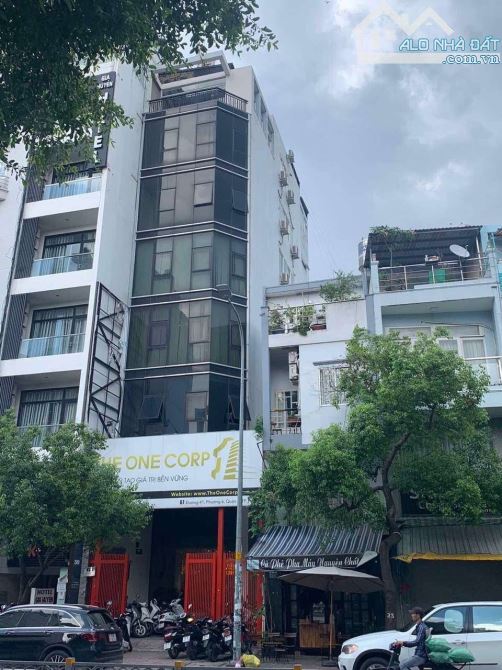 Cần bán gấp Building mặt tiền Lê Quang Định 6,5x20,5m hầm 8 lầu chỉ 47 tỷ