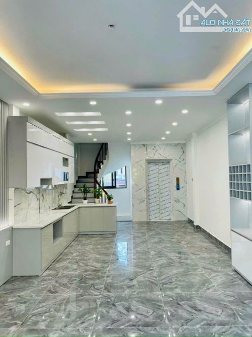 Nhà xây mới thang máy cực đẹp phố Kim Mã, Ba Đình 40m2x5 tầng, ngay sát phố, nhỉnh 9 tỷ