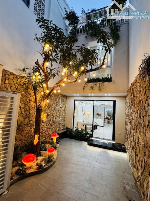 Bán căn nhà mặt ngõ Hai Bà Trưng - nhà đẹp - nội thất hiện đại