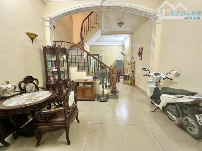 TRUNG TÂM QUẬN HAI BÀ TRƯNG, 47M2 x 4 TẦNG, MẶT NGÕ Ô TÔ TRÁNH, KINH DOANH, GIÁ ĐẦU TƯ.