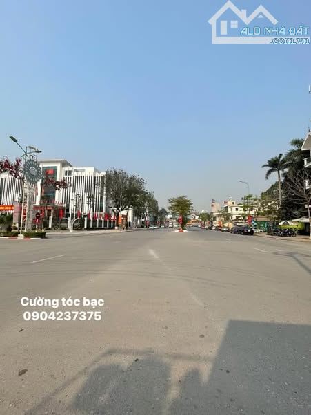 Đầu Phố Nguyễn Bặc, Cổng chào huyện Thanh Trì, DT: 56m, MT:4.4m, nhà 4 tầng, ngõ 30m ra pố