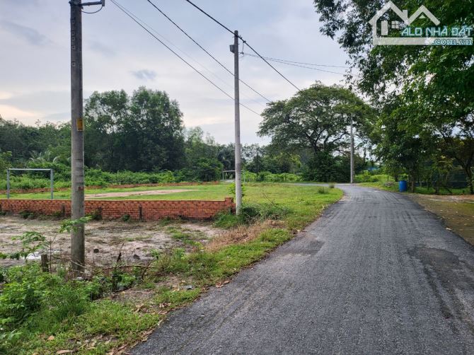 3239m2 đất giá rất rẻ, MT Đ.Nguyễn Thị Náo, xã Trung Lập Thượng, QH đất ở toàn bộ, 5.5 tỷ
